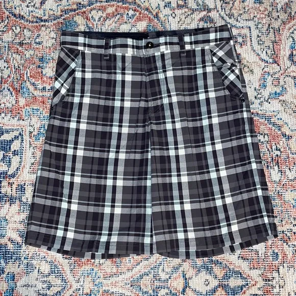 Lululemon Men’s Kahuna Gray Plaid Shorts SZ 36 EUC - Picture 1 of 3